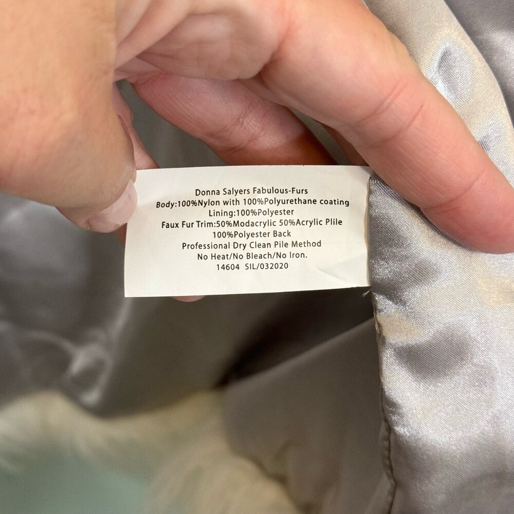 Donna Salyers Fabulous Furs Coat Women 2X Silver Metallic Hooded Faux Fur Puffer - Picture 12 of 12